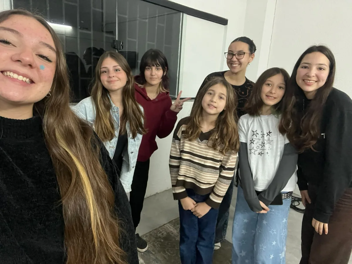 Participantes reunidas para uma foto espontânea em grupo